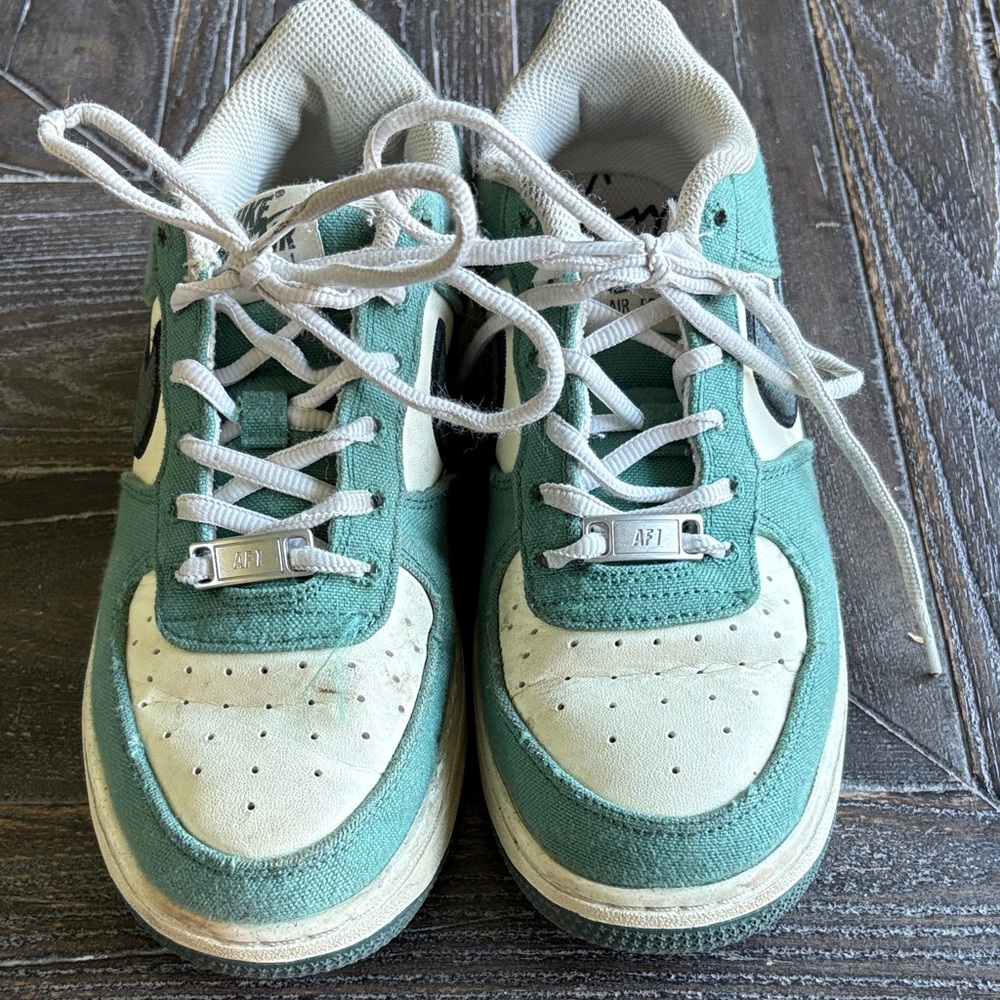 Nike Air Force 1  Kids Sneakers Sz 5 youth